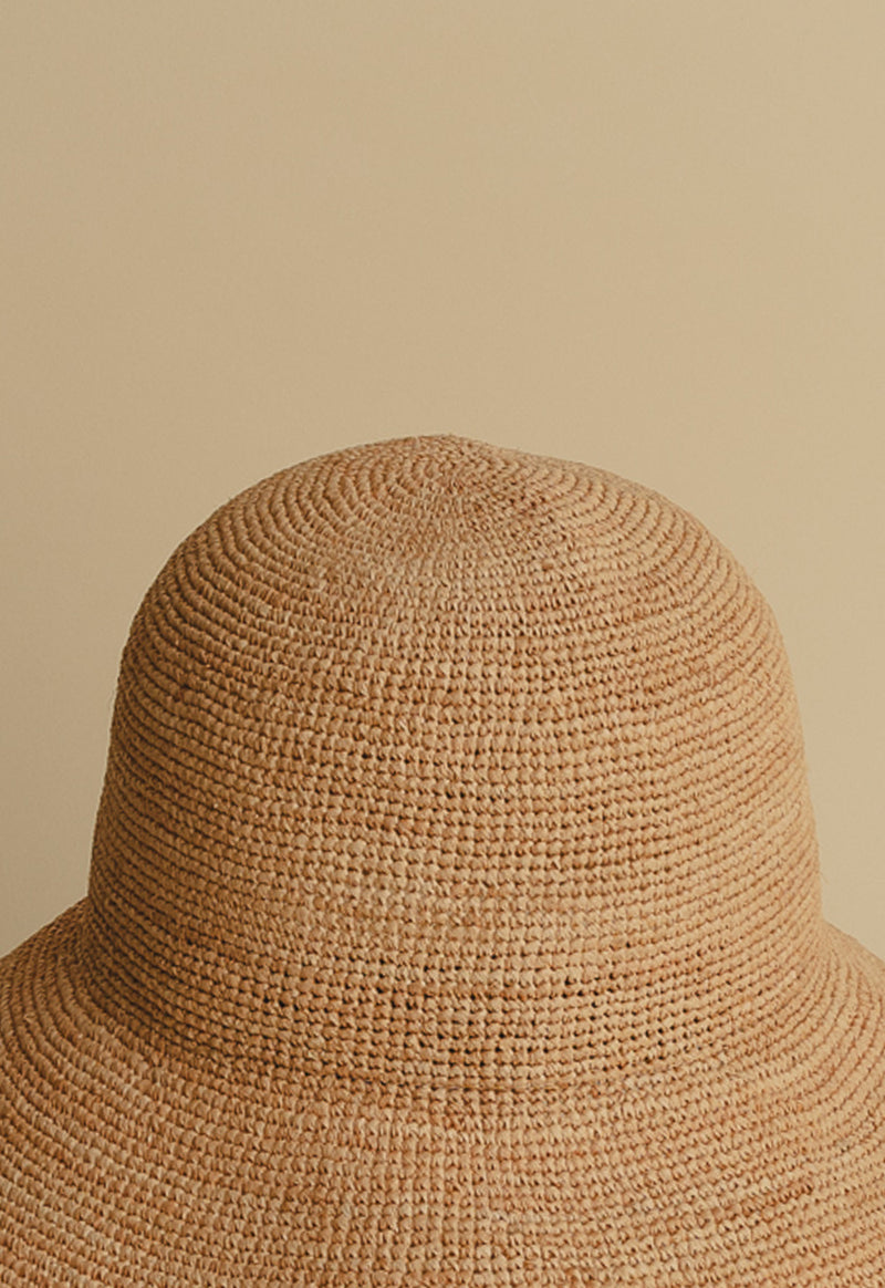 IZZY SUNHAT